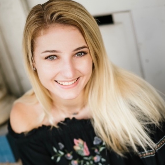 Meet your Posher, Raqui - Picture 1 of 1